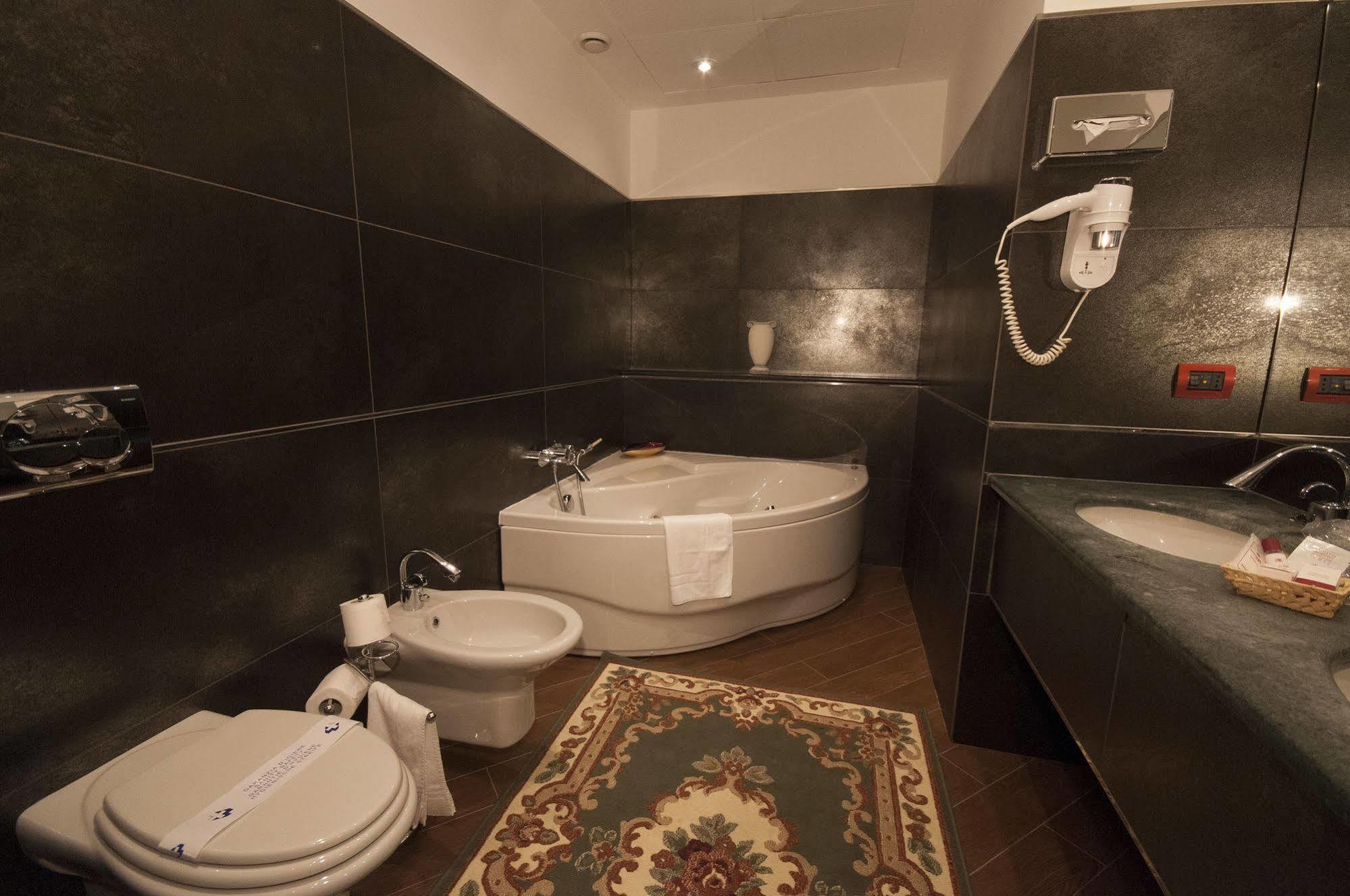 Hotel Brindor Poirino Eksteriør bilde
